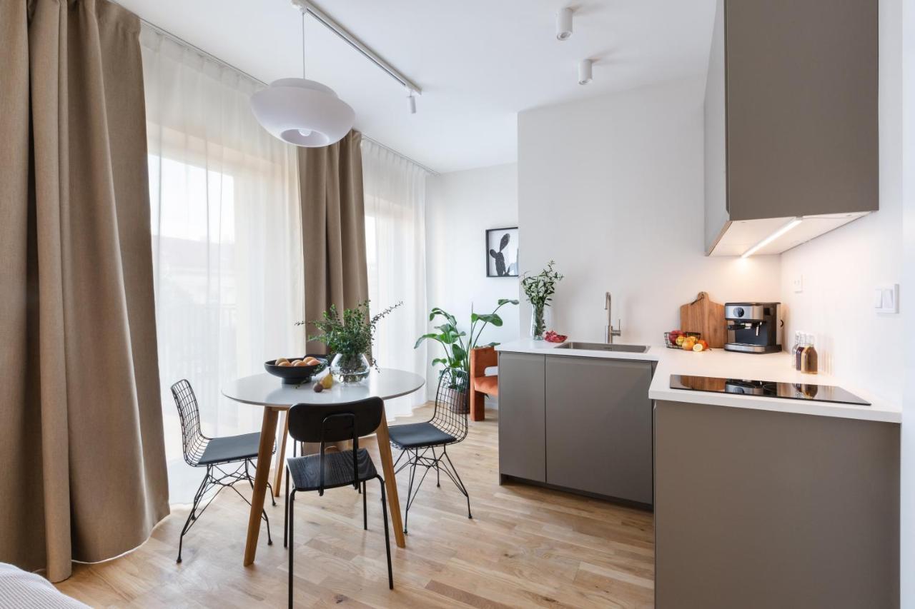 Turnkey I Republic Square Apartments Praga Exterior foto